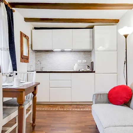 Tra Le Due Torri E Piazza Santo Stefano Apartment *