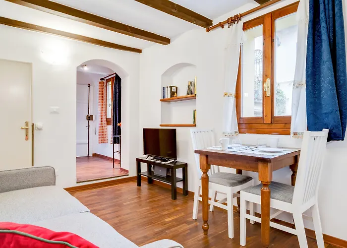 Tra Le Due Torri E Piazza Santo Stefano