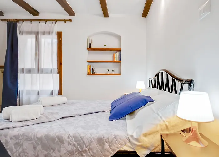 Tra Le Due Torri E Piazza Santo Stefano Apartment *