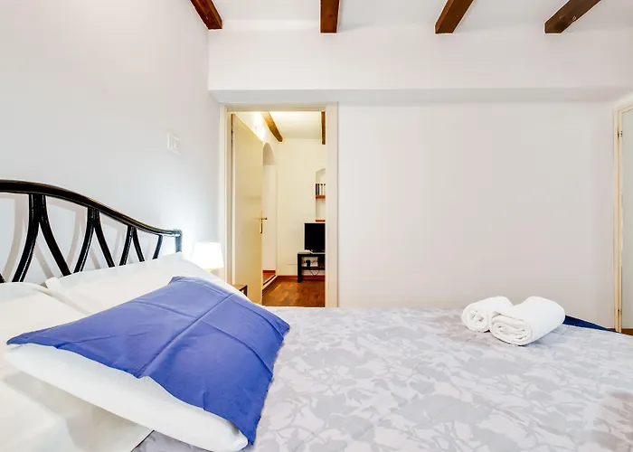 Tra Le Due Torri E Piazza Santo Stefano Bologna