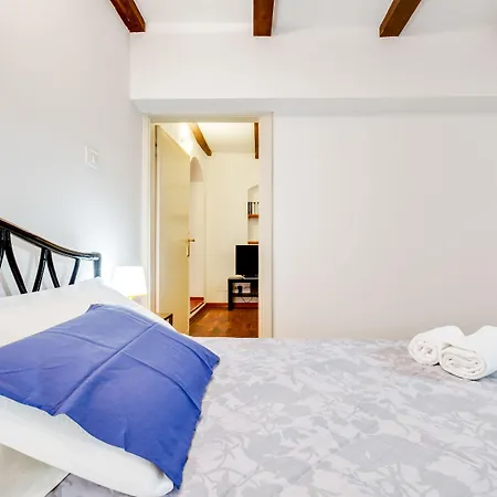 Tra Le Due Torri E Piazza Santo Stefano Bologne